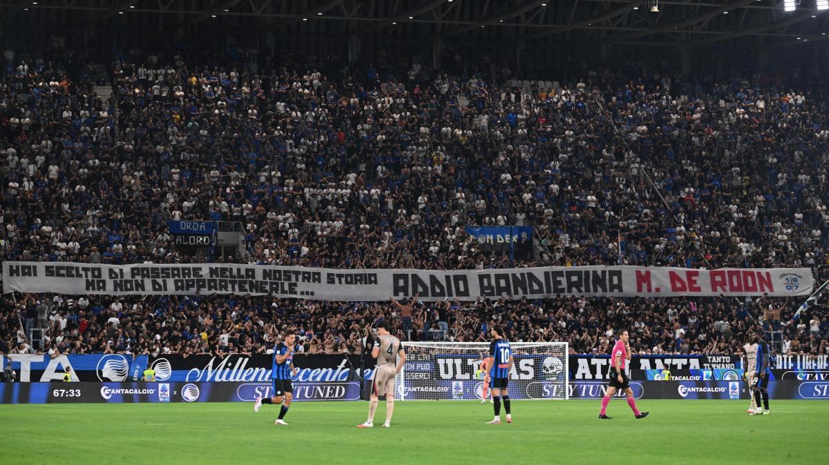 Lo striscione della Nord