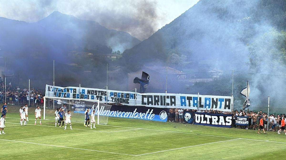 Lo striscione degli ultras