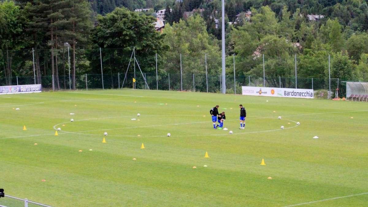 BARDONECCHIA LIVE - Riscaldamento col pallone. Piovaccari arrivato in ritiro