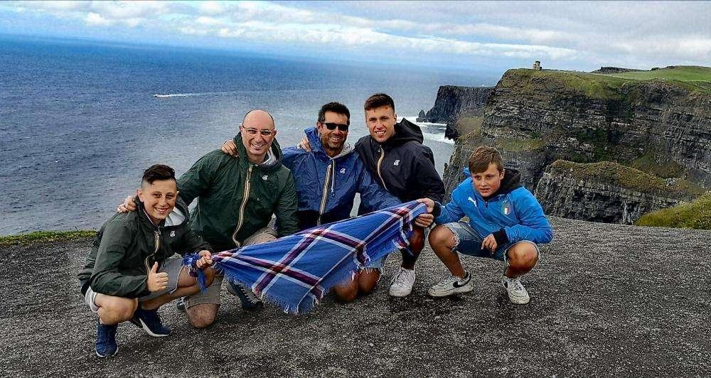 "Bevo e scatto per la Samp": le sfumature blucerchiate delle Cliffs of Moher