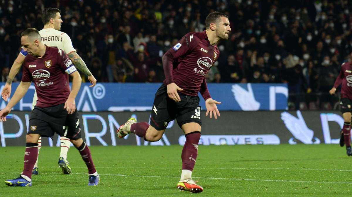 Bonazzoli out in Salernitana-Bologna: l'attaccante neppure in panchina