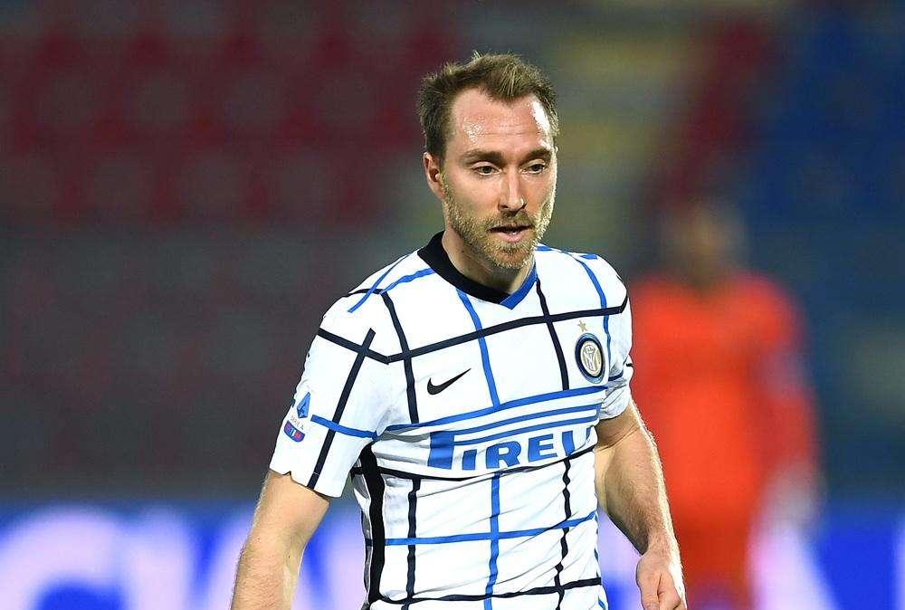 Europei, grave malore per Eriksen. Danimarca rassicura: "È sveglio"