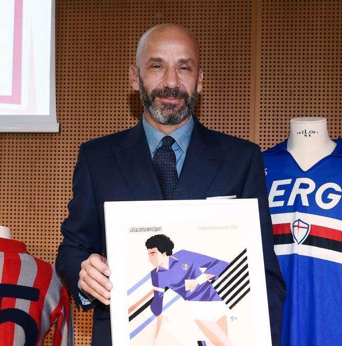 Nell'intervallo cori per Vialli dalla Gradinata Sud