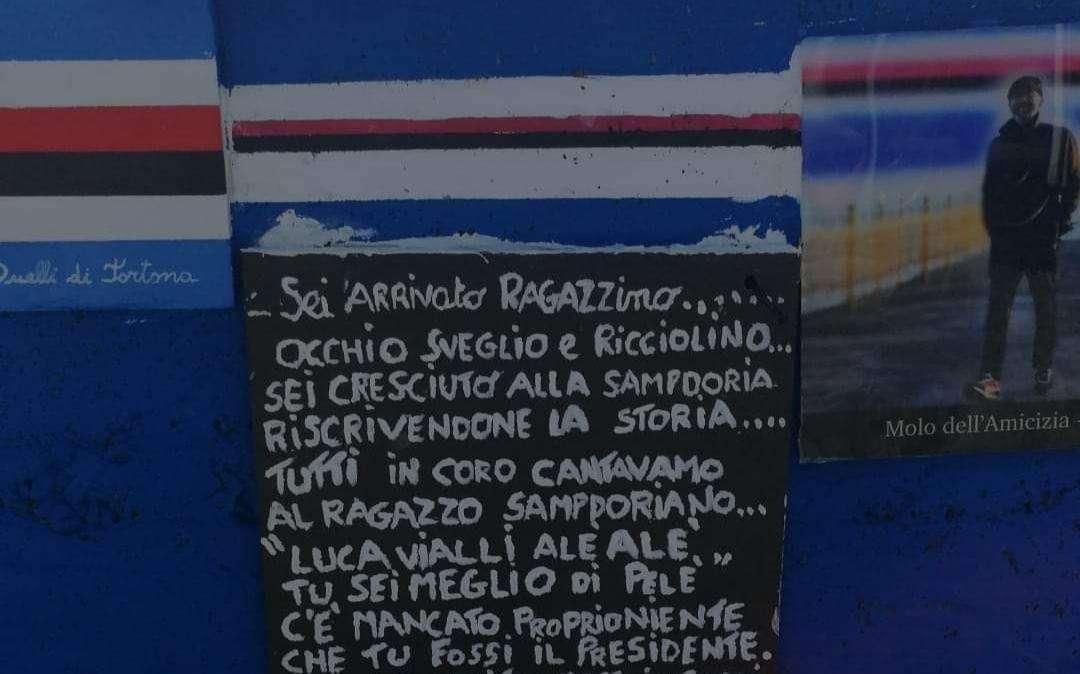 Sampdoria, al Molo un poesia per Vialli: "Vivi dentro i nostri cuori"