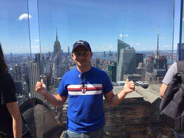 "Bevo e scatto per la Samp": i colori blucerchiati...Top on the Rock