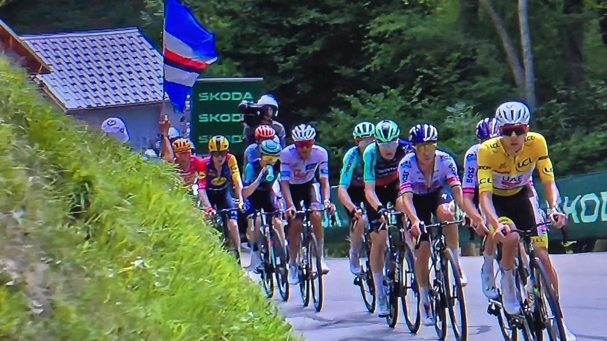 Tour de France, vessili della Sampdoria sulle alture dell'Alpe d'Huez