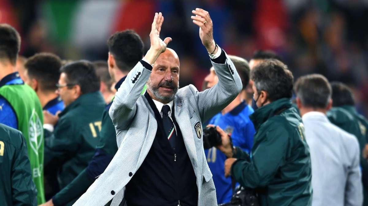 Al nostro Vialli in un giorno "normale". In rovesciata, con la capriola