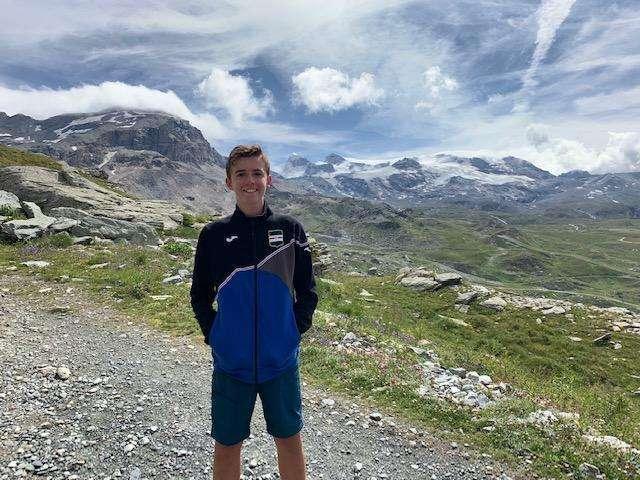 "Bevo e scatto per la Samp": Marco colora di blucerchiato il Plateau Rosà