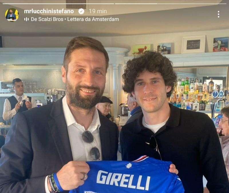 Ex Sampdoria Lucchini in visita a Bogliasco, maglia in regalo da Girelli