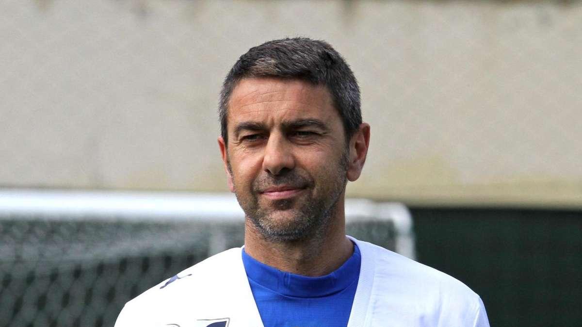 Al cordoglio si unisce Costacurta: "Lo ricordo come il primo presidente che venne a complimentarsi nel nostro spogliatoio"
