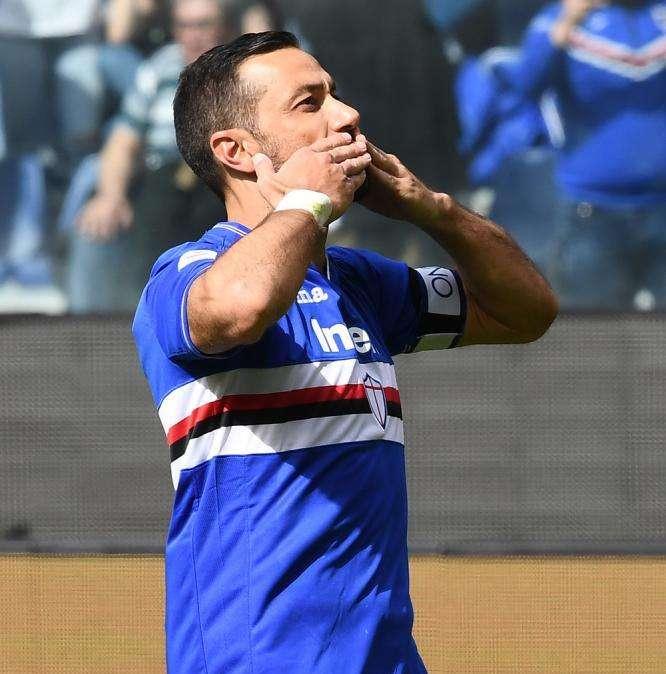 Quagliarella premiato con la patch di capocannoniere da Lega Serie A