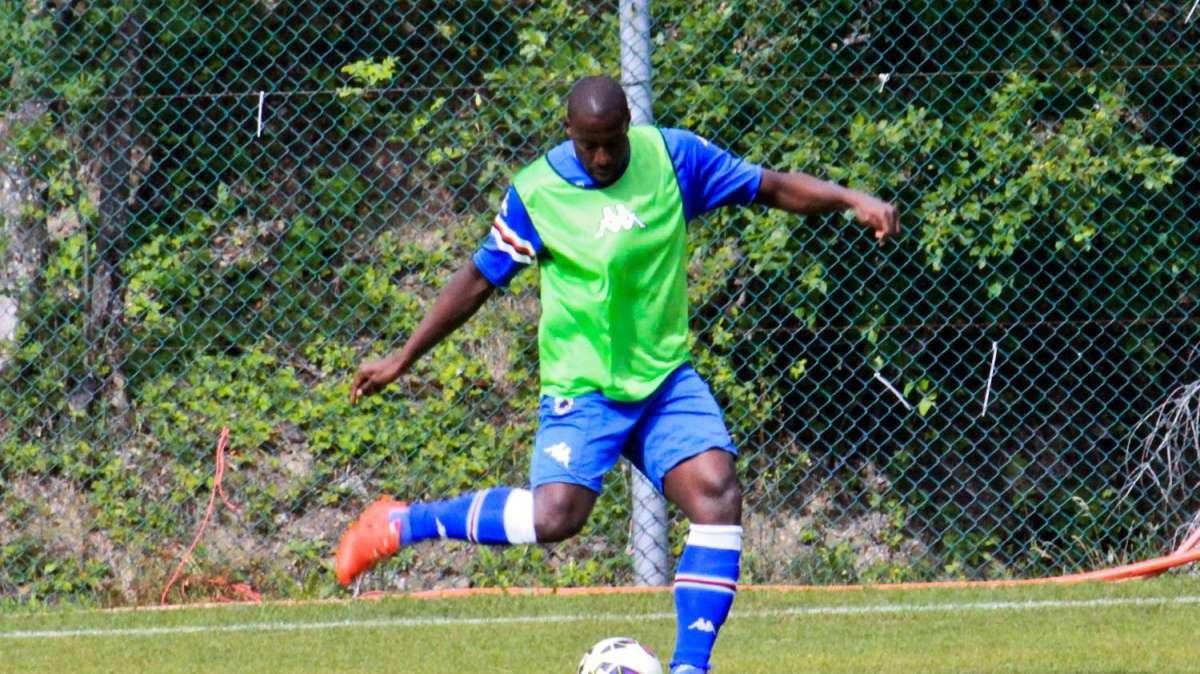 Okaka: "Penso che andare avanti alla Samp sia la cosa migliore"