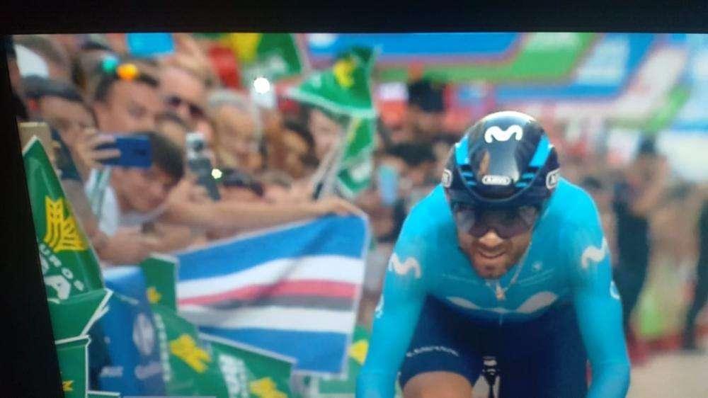 Vessillo blucerchiato sul traguardo della Vuelta