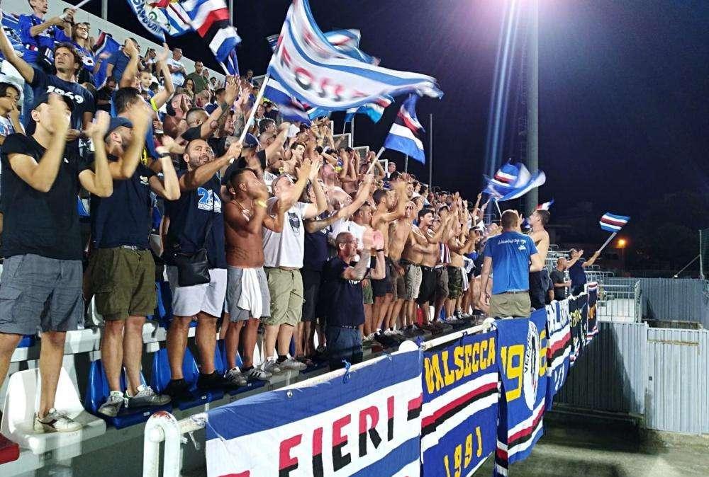 I tifosi blucerchiati a Crotone: le foto del settore ospiti