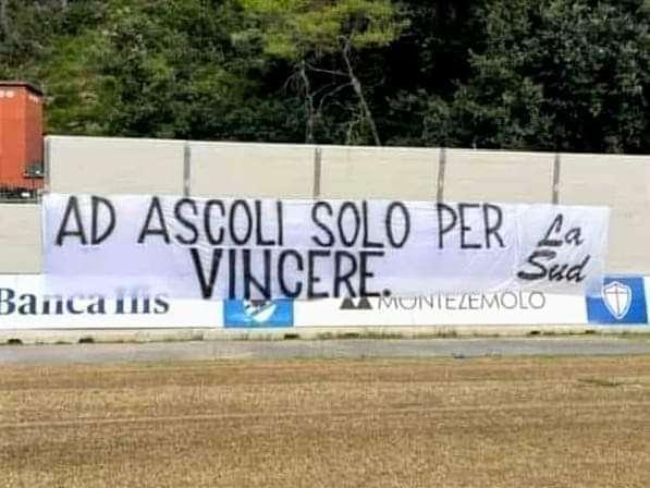Sampdoria, striscione La Sud: "Ad Ascoli solo per vincere"