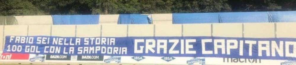 Sampdoria: la 'carica' dei tifosi a Bogliasco