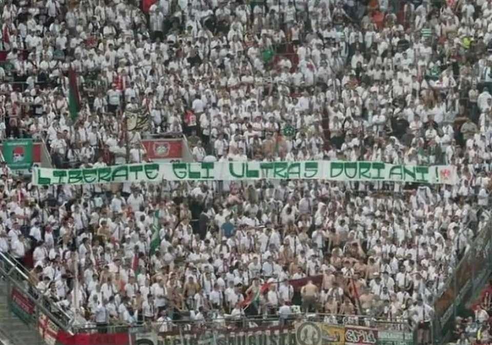 Curva Augsburg, altro striscione di vicinanza alla tifoseria della Sampdoria