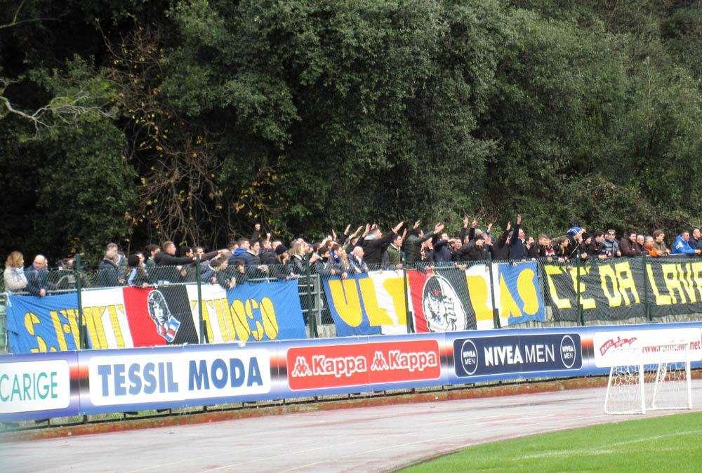 PHOTOGALLERY - Tifosi al Mugnaini alla vigilia del derby