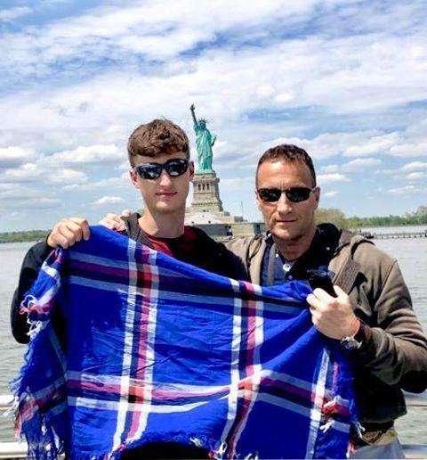 "Bevo e scatto per la Samp": i colori blucerchiati a Manhattan