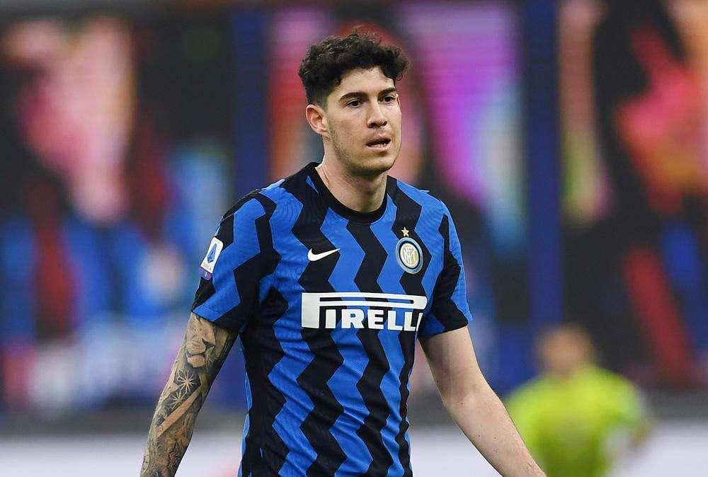 Passerella d'onore, Bastoni si complimenta con la Samp sui social