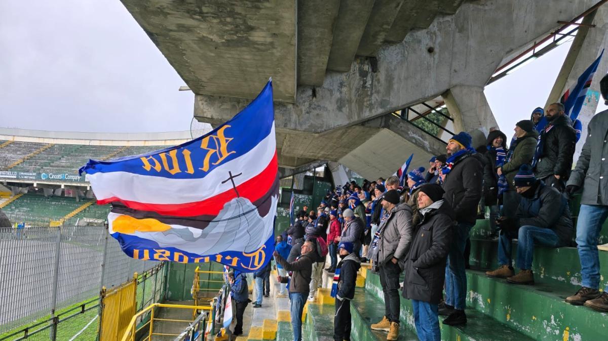Avellino - Sampdoria, il settore ospiti del Partenio colorato di blucerchiato