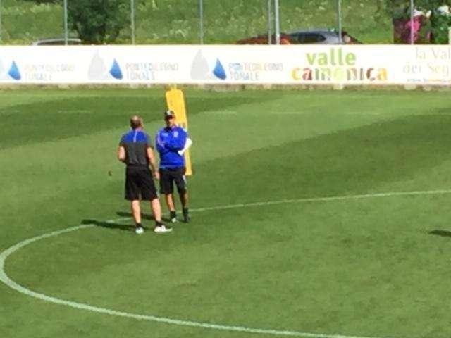 Osti e Di Francesco a colloquio prima dell'allenamento