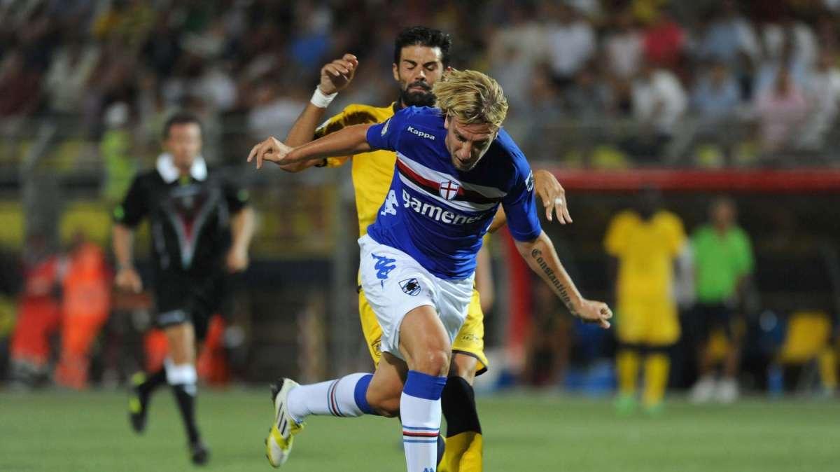 Photogallery Juve Stabia - Sampdoria: l'azione del goal di Maxi Lopez