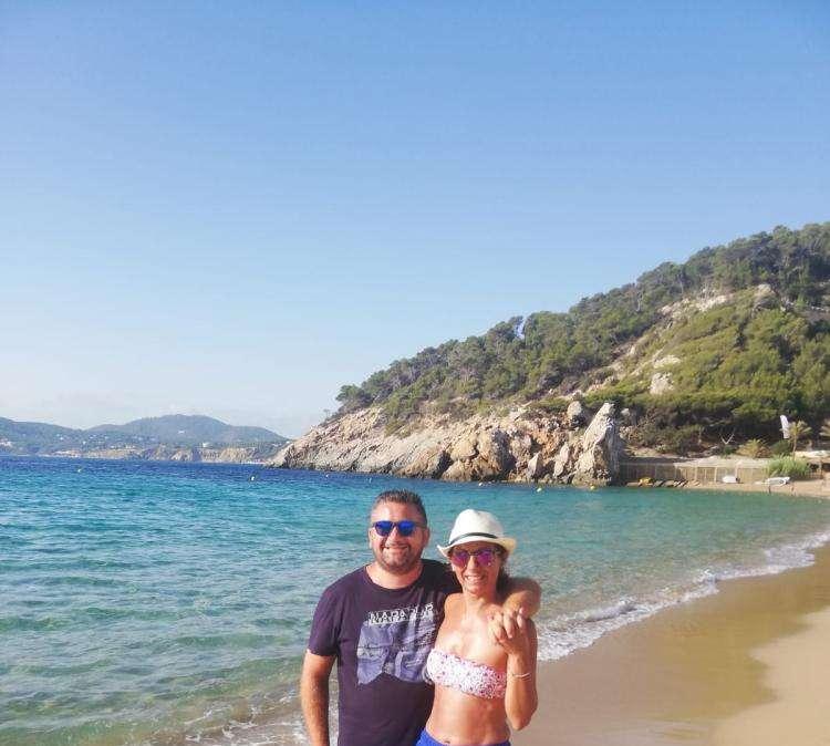 "Bevo e scatto per la Samp": l'entusiasmo blucerchiato di Katia e Ivan da Ibiza