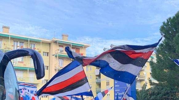 Sampdoria, scatto social in blucerchiato per l'attrice Maria Chiara Giannetta