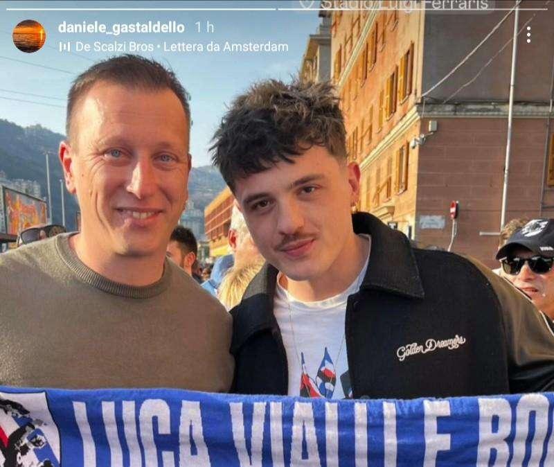 Sampdoria social, selfie sotto la Sud per Gastaldello e Olly