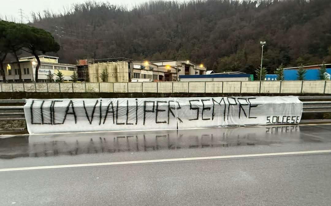 Sampdoria Club Sant'Olcese ricorda Vialli con uno striscione