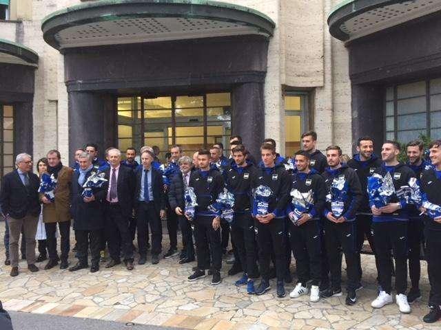 La Samp al Gaslini: uova blucerchiate e grande festa con i bimbi dell'istituto