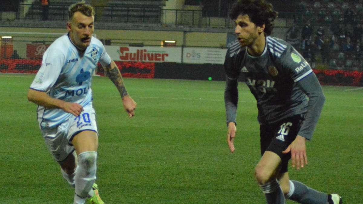La Gumina in prestito dalla Sampdoria decide Spal - Benevento (1-2)