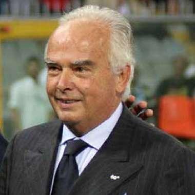 Genoani lanciano birra a Garrone, il presidente ci scherza su