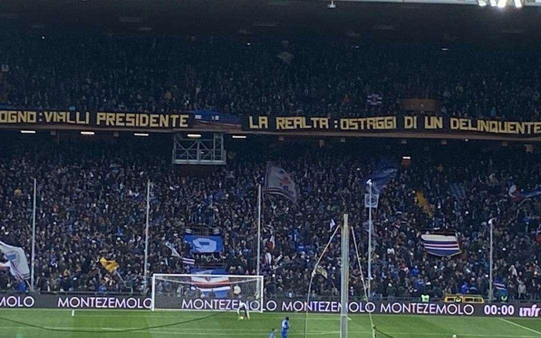 Situazione società Sampdoria, striscione Gradinata Sud