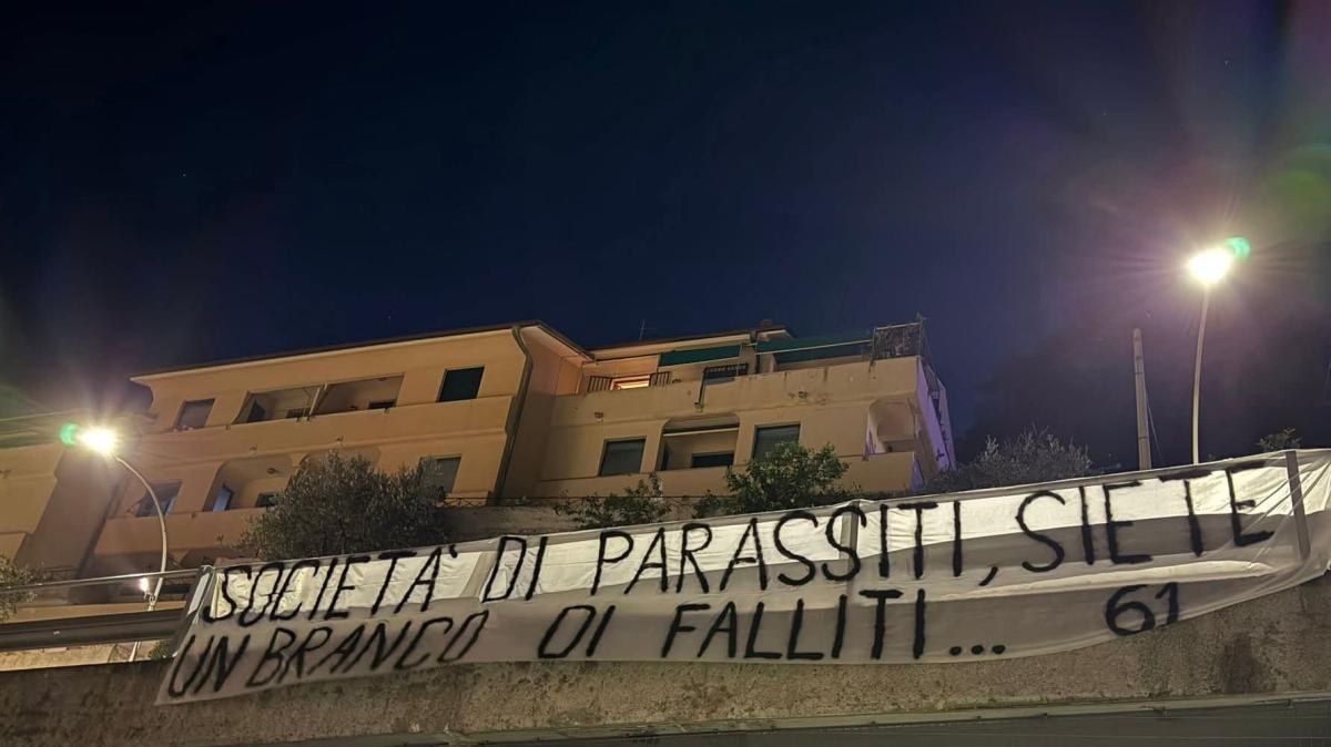 Tifoseria Sampdoria, i Fedelissimi espongono striscioni di contestazione