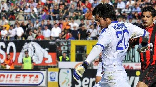 "Una scuola per Nico": ecco la maglia di Sergio Romero