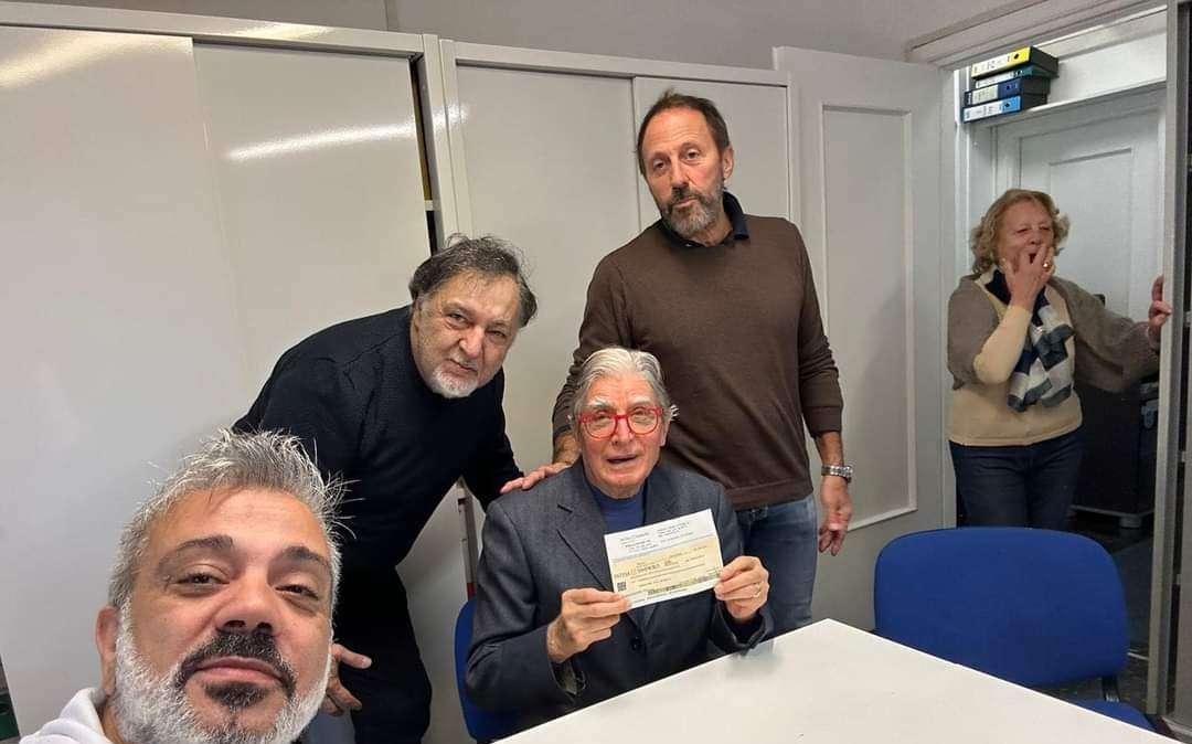 Banda di Cialtroni in prima fila per il sociale: consegnato assegno alla Gigi Ghirotti