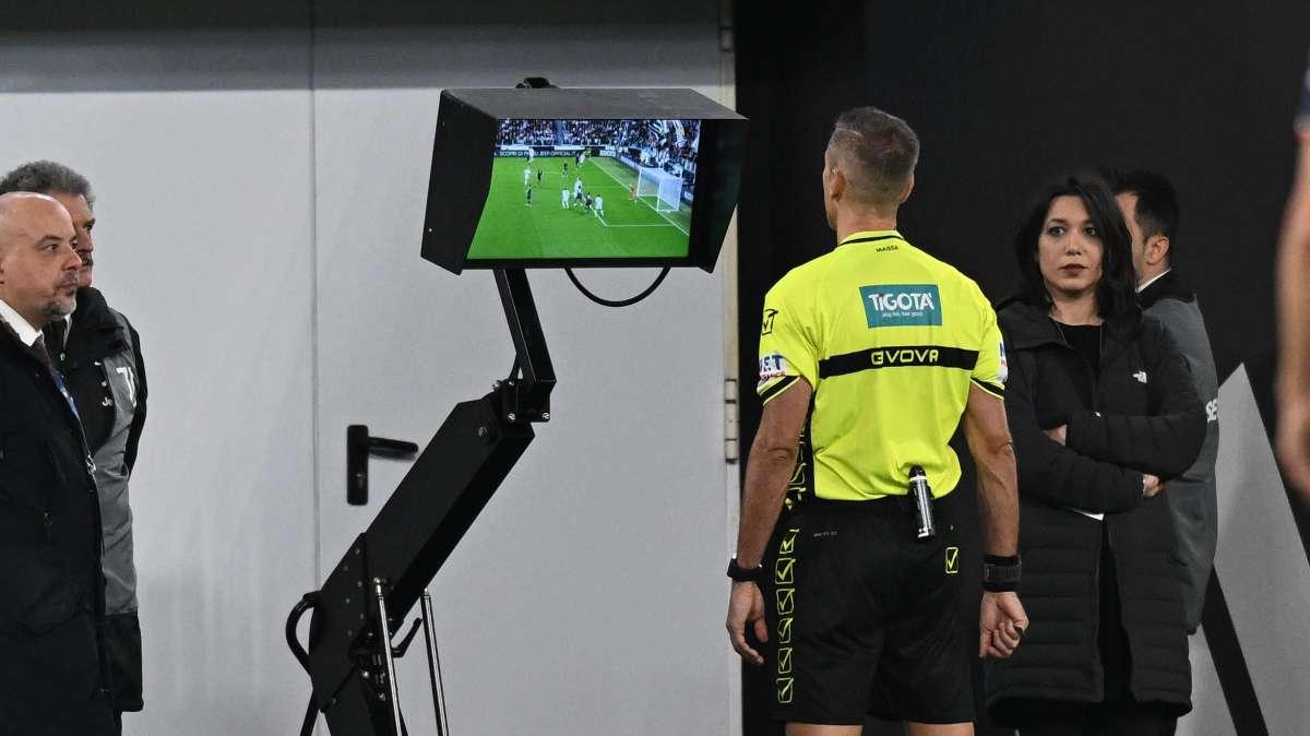 Sampdoria, l'arbitro fischia rigore per noi; il VAR lo toglie