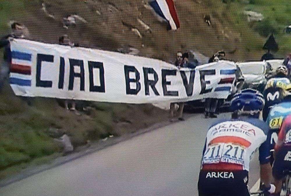 Tour de France, striscione blucerchiato in ricordo del "Breve"