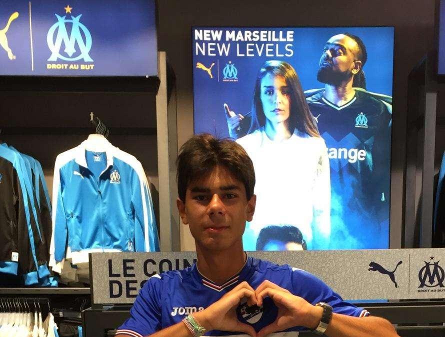 "Bevo e scatto per la Samp": Niky nello store del Marsiglia con quei colori magici