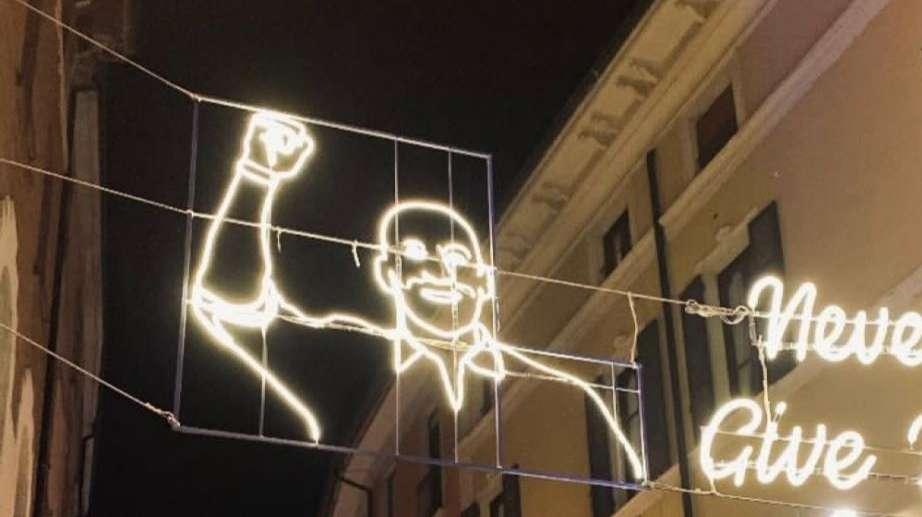 Nipote Riccardo ricorda Vialli con le luminarie di Cremona
