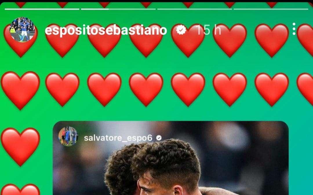 Sampdoria social, l'abbraccio tra Sebastiano Esposito e il fratello Salvatore