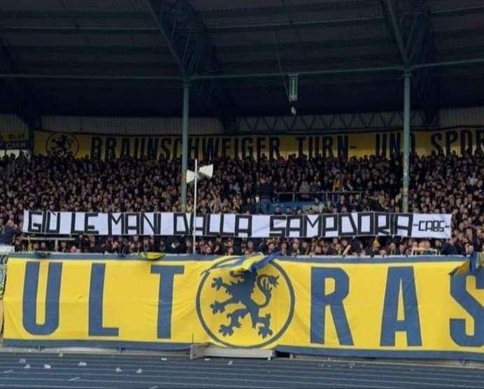 In Germania "Giù le mani dalla Sampdoria", il sostegno Ultras Entraicht Braunschweig