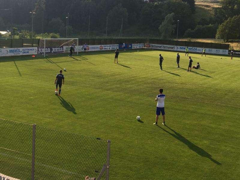 PONTE DI LEGNO LIVE - Squadra divisa in due gruppi fra tecnica e schemi su calcio da fermo