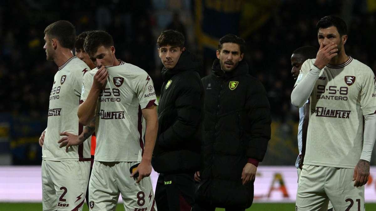 Intossicazione alimentare per la Salernitana dopo il ko con la Samp: rinvio dei playout?