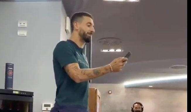 Caputo e Locatelli in Nazionale: il rito di iniziazione tutto da ridere - VIDEO