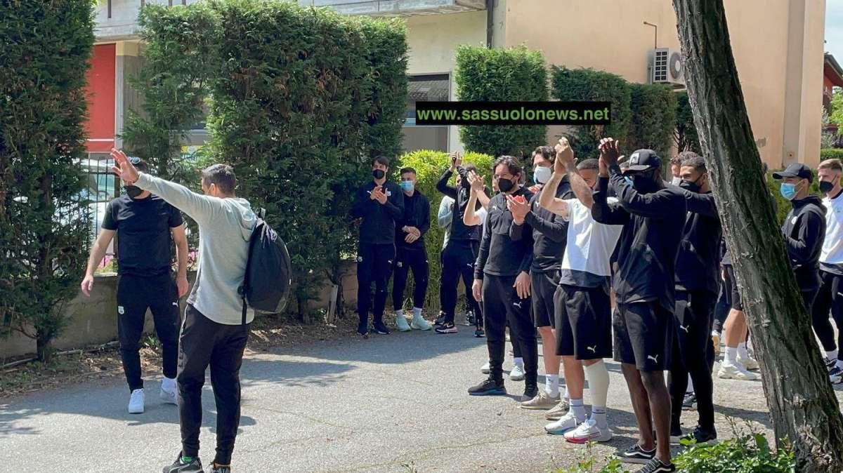Sassuolo, i tifosi incitano la squadra per il finale di stagione - VIDEO e FOTO