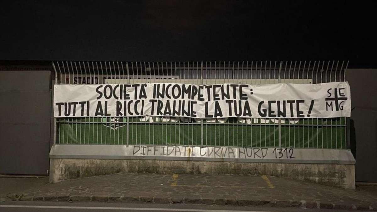 Tifosi Sassuolo contro il club: "Società incompetente, tutti al Ricci tranne la tua gente"