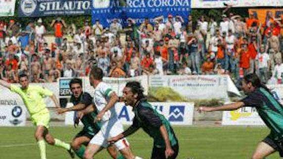 Reggiana Sassuolo precedenti, un derby quasi inedito che si è chiuso sempre con lo stesso risultato